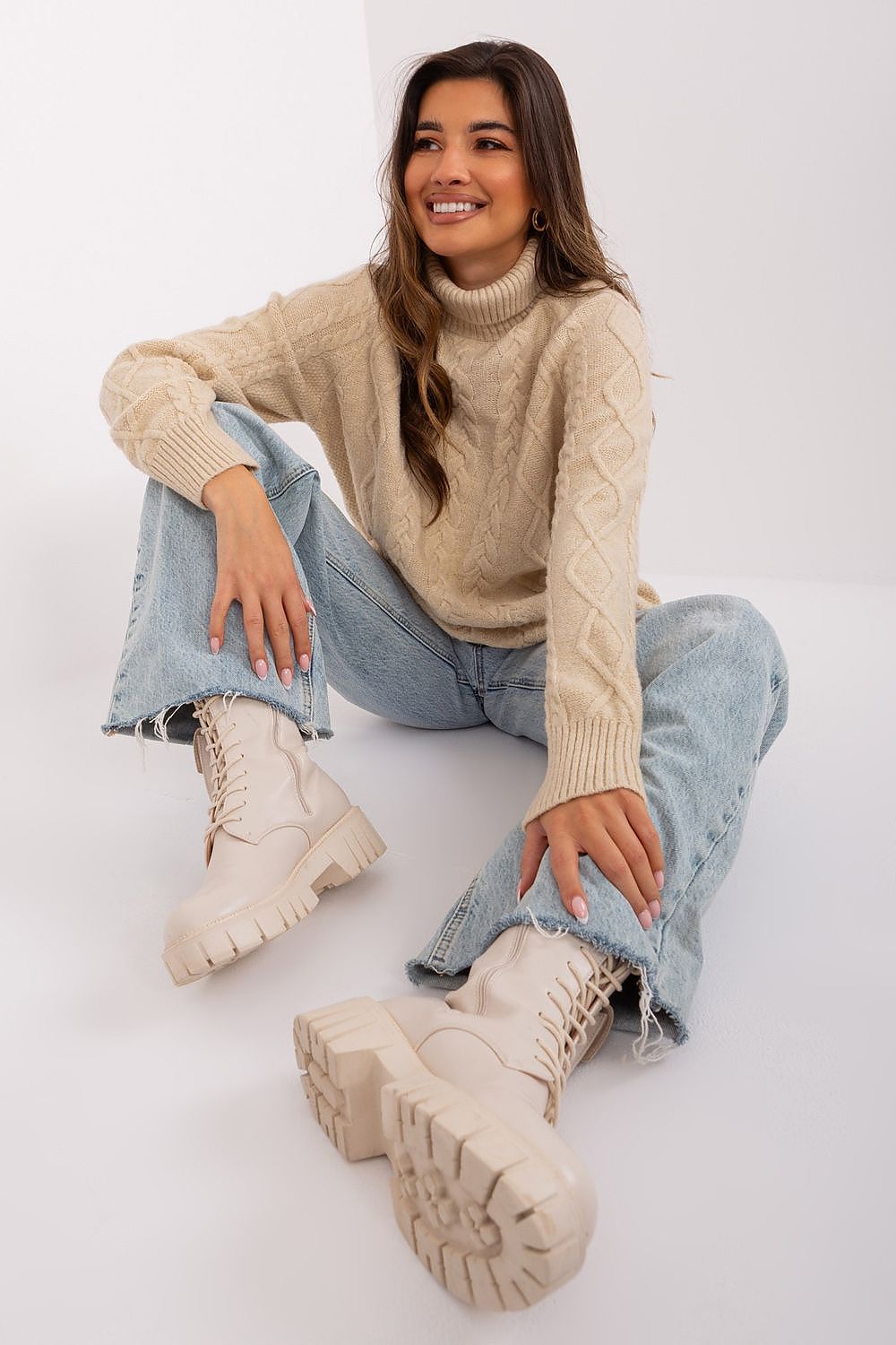 Oppdag vårt utvalg av stilfulle Svart Jumper - AT til dame i ulike størrelser og kvalitetsmaterialer – perfekte til jobb; fritid og alle dager. Rask levering og gode priser hos MS Stylehaven. se mer!