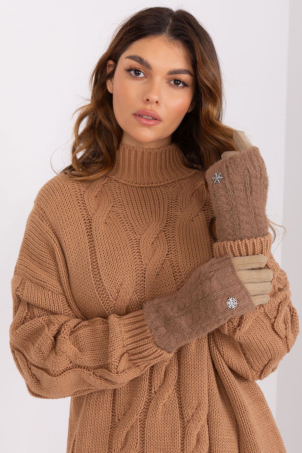 Oppdag vårt utvalg av stilfulle Beige Hansker - AT til dame i ulike størrelser og kvalitetsmaterialer – perfekte til jobb; fritid og alle dager. Rask levering og gode priser hos MS Stylehaven. se mer!