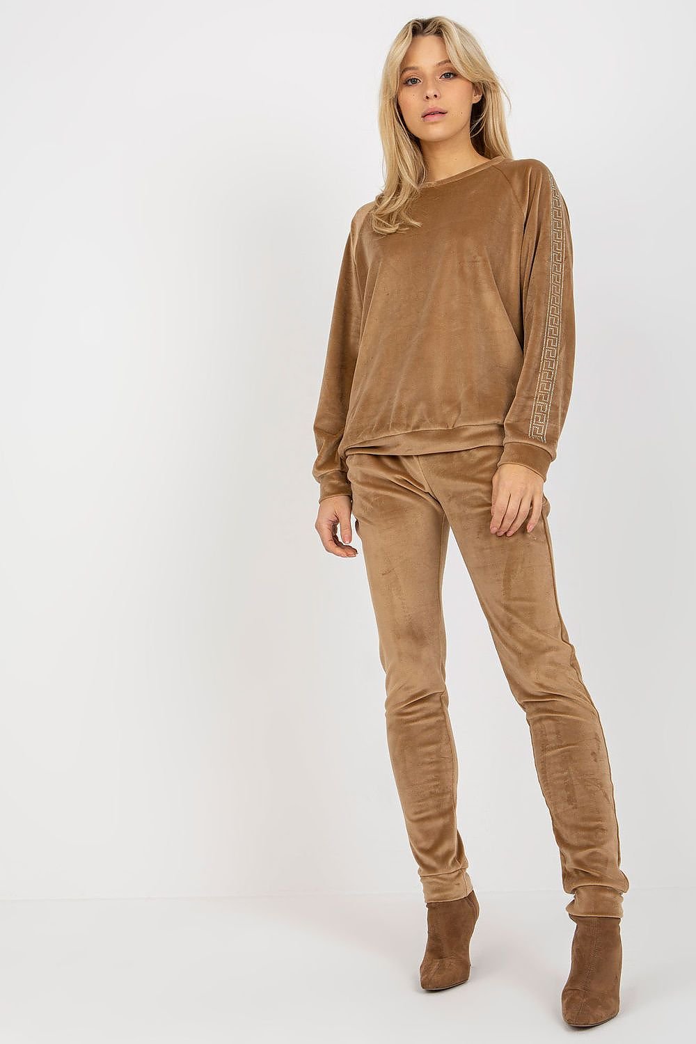 Sett - Relevance til dame fra MS StyleHaven, laget av Viskose, farge Brun, størrelse S/M, med 45720 ermer, perfekt til casual; dress