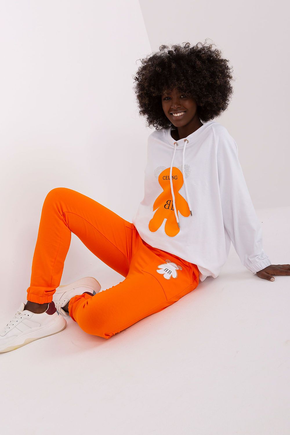 Oppdag vårt utvalg av stilfulle  Sett - Relevans til dame i ulike størrelser og kvalitetsmaterialer – perfekte til jobb; fritid og alle dager. Rask levering og gode priser hos MS Stylehaven. se mer!