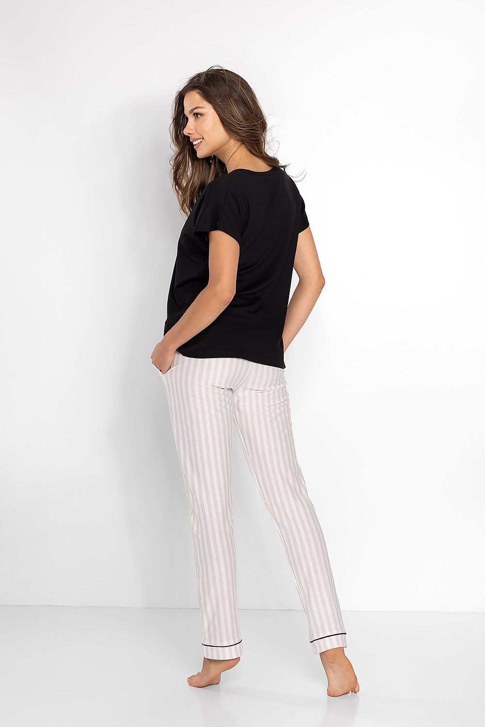 Pyjamas Momenti Per Me til dame fra MS StyleHaven, laget av Viskose; Elastan-1; Bomull, farge Svart, størrelse M, med sleeveless ermer, perfekt til casual; dress