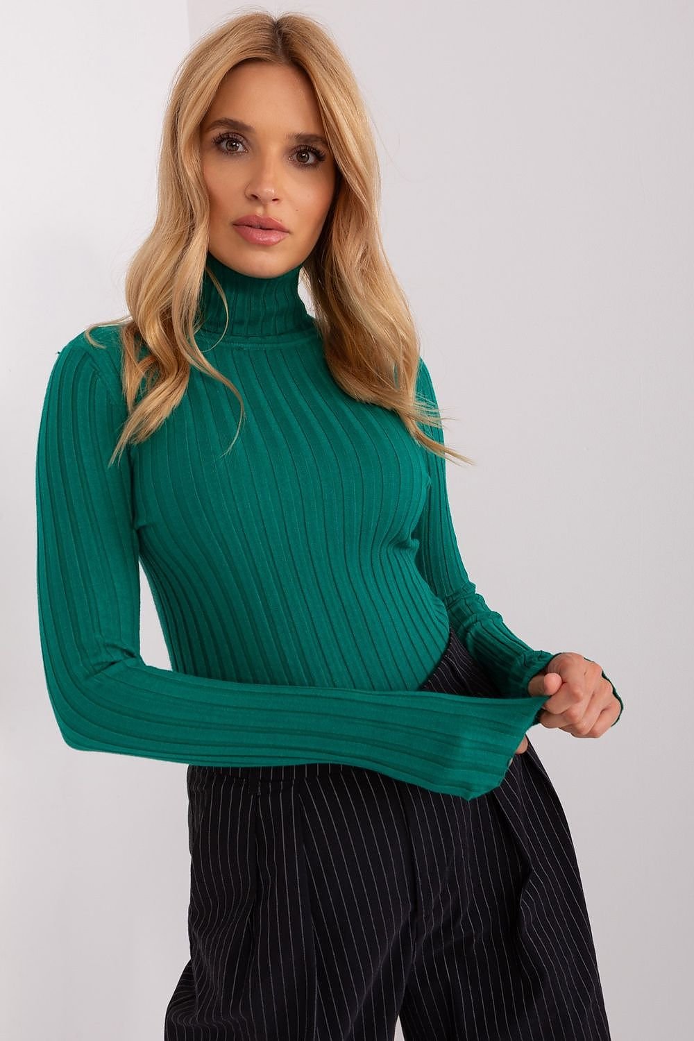 Turtleneck genser til dame fra MS StyleHaven, størrelse M/L, med long, bukselengde long, kjolelengde short; knee; mini; midi, kjolestil sweater; other