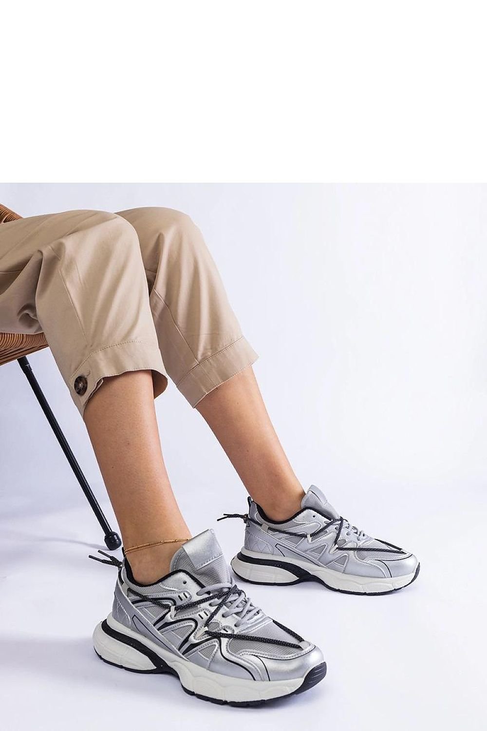 Colunga Hurtado Sølv Joggesko  til dame til dame fra MS StyleHaven, laget av Viskose; polyester; Polyamid, med detaljer i synthetic; rubber, farge Grå, størrelse 36, med long ermer, hælhøyde low; flat, skostørrelse 36; 37; 38; 39; 40; 41, perfekt til casual