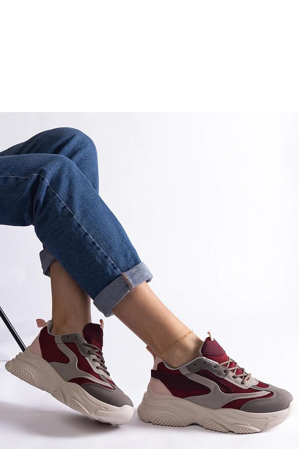 Milenka Hurtado Burgunder og Grå dame sneakers til dame fra MS StyleHaven, laget av Viskose; polyester; Polyamid, farge Vinrød, størrelse 37, med long ermer, perfekt til casual; dress