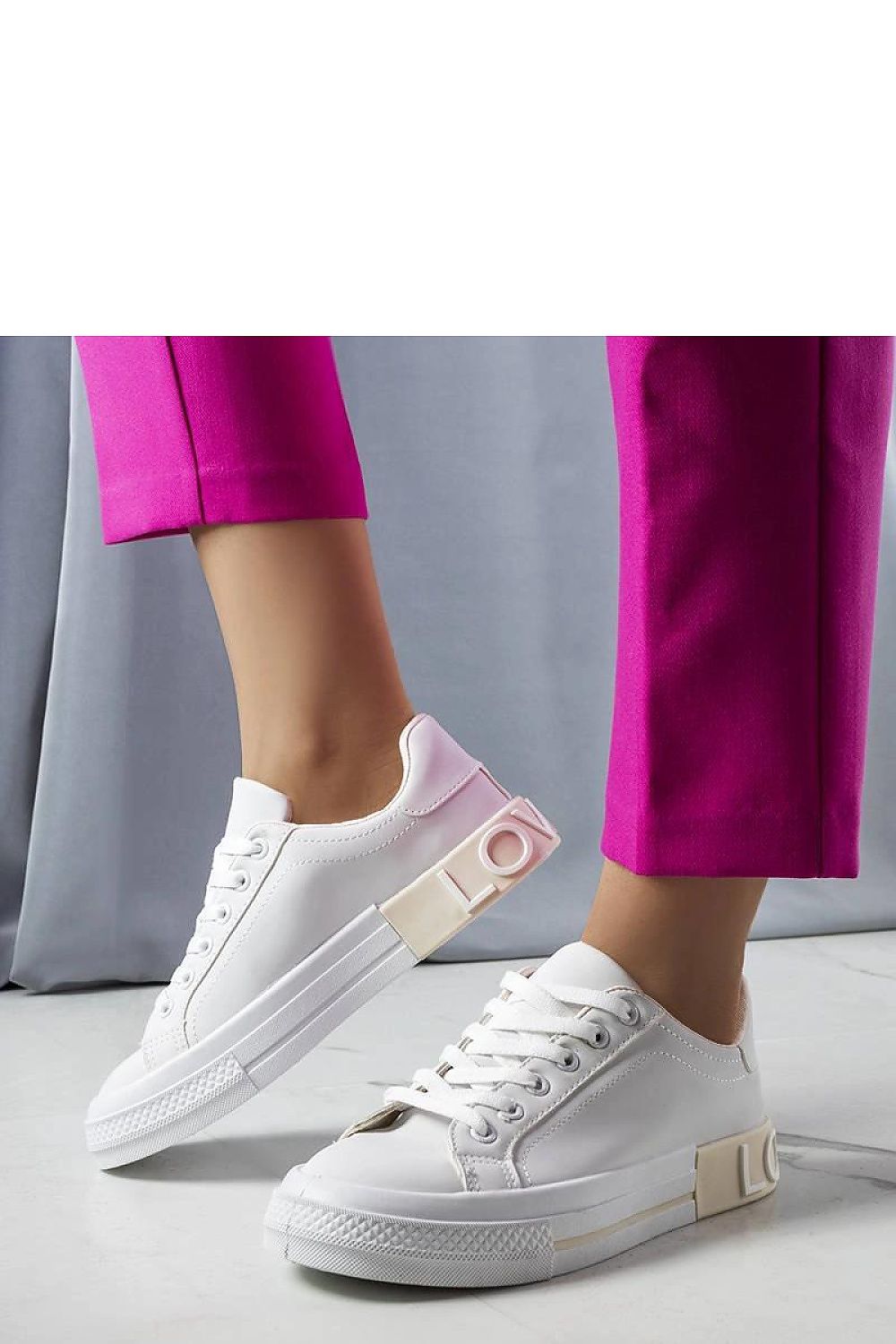 Nora hvit-beige dame joggesko - Uformell komfort til dame fra MS StyleHaven, laget av Viskose; polyester; Polyamid, med detaljer i synthetic; rubber, farge Hvit, størrelse 36, med long ermer, hælhøyde low; flat, skostørrelse 36; 37; 38; 39; 40; 41, perfekt til casual