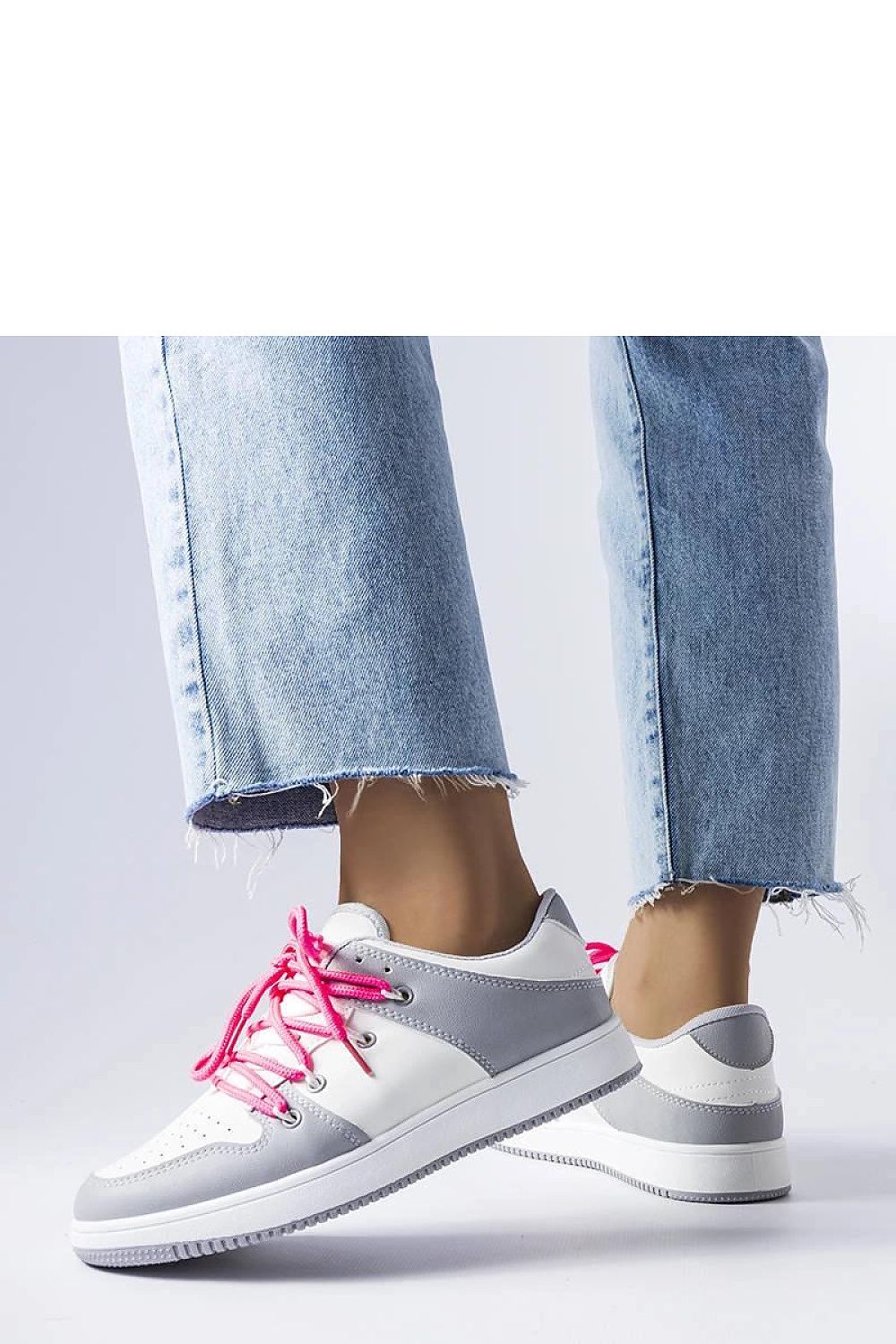 Hvite retro dame joggesko Shari – tidløs stil til dame fra MS StyleHaven, laget av Viskose; polyester; Polyamid, farge Hvit, størrelse 37, med long ermer, perfekt til casual