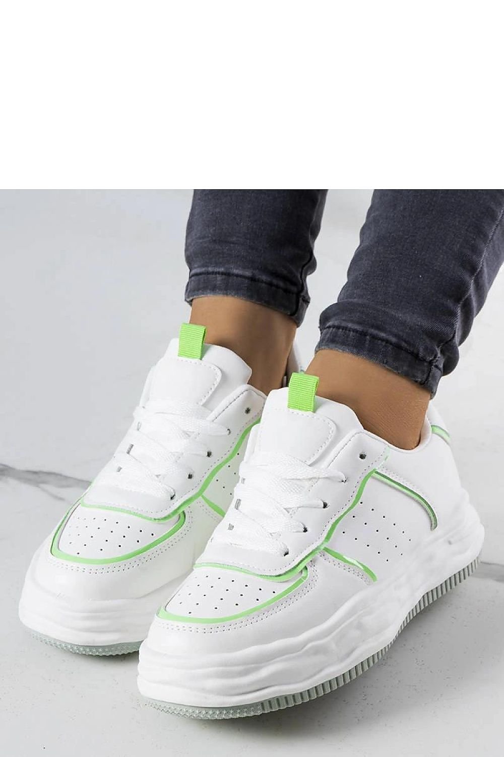 Nettie hvite joggesko til dame til dame fra MS StyleHaven, laget av Viskose; polyester; Polyamid, farge Hvit, størrelse 37, med long ermer, perfekt til casual