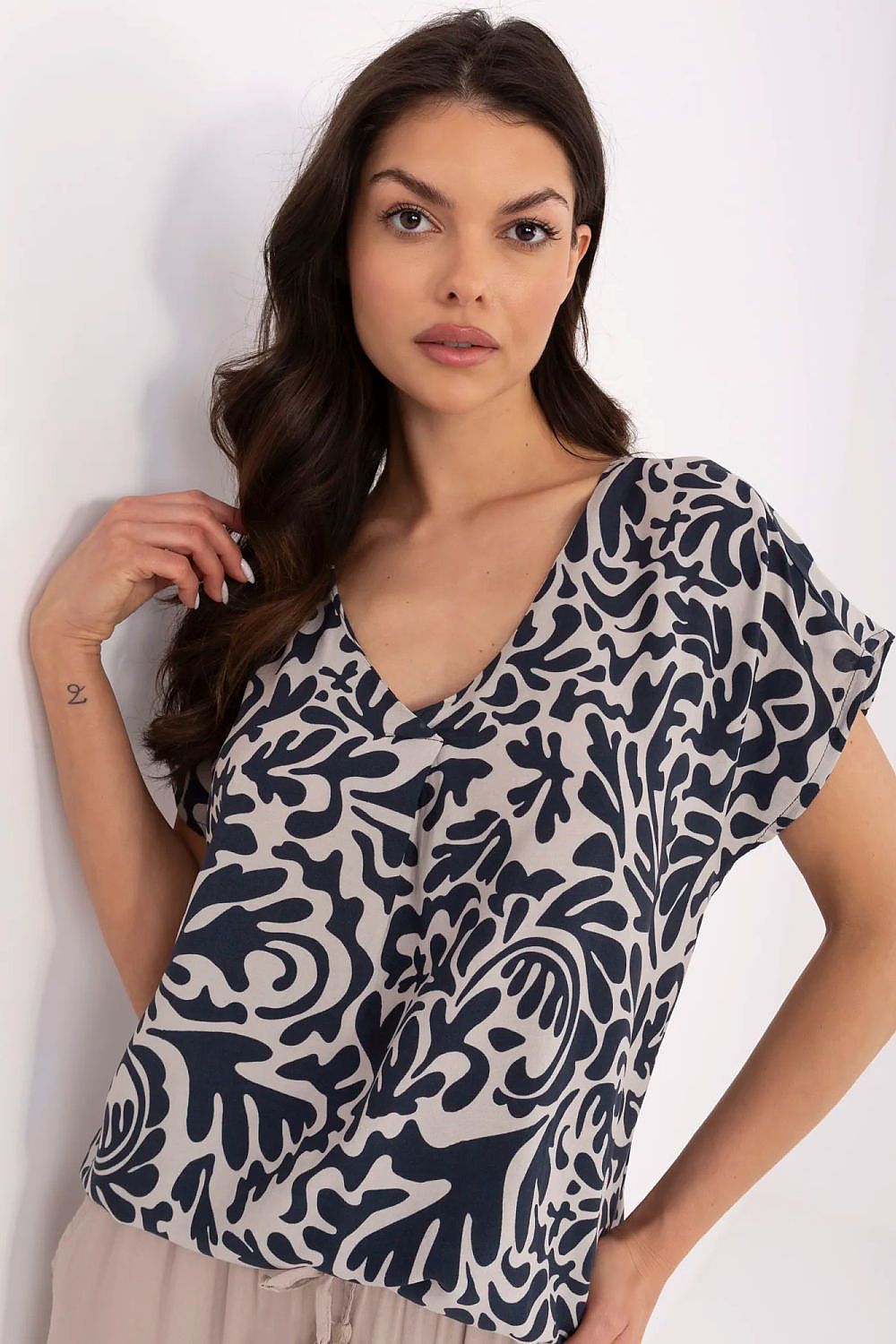 Bluse Sublevel til dame fra MS StyleHaven, laget av Viskose, farge Marineblå, størrelse M, med short ermer, perfekt til casual; dress