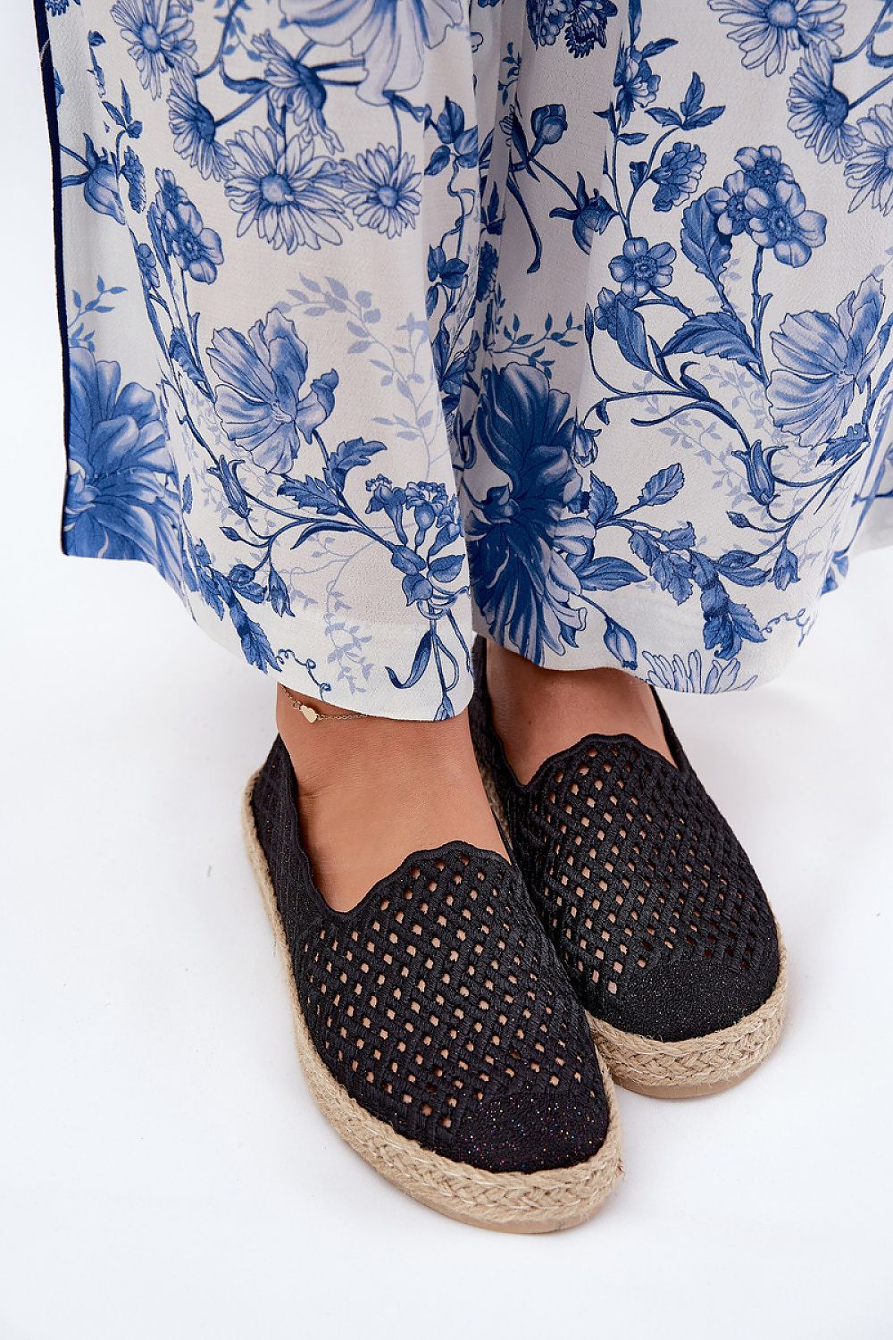 Espadrille Step in style til dame fra MS StyleHaven, laget av Bomull; polyester, med detaljer i leather, farge Svart, størrelse 36, med 45720 ermer, hælhøyde flat, skostørrelse 36; 37; 38; 39; 40; 41, perfekt til casual; dress
