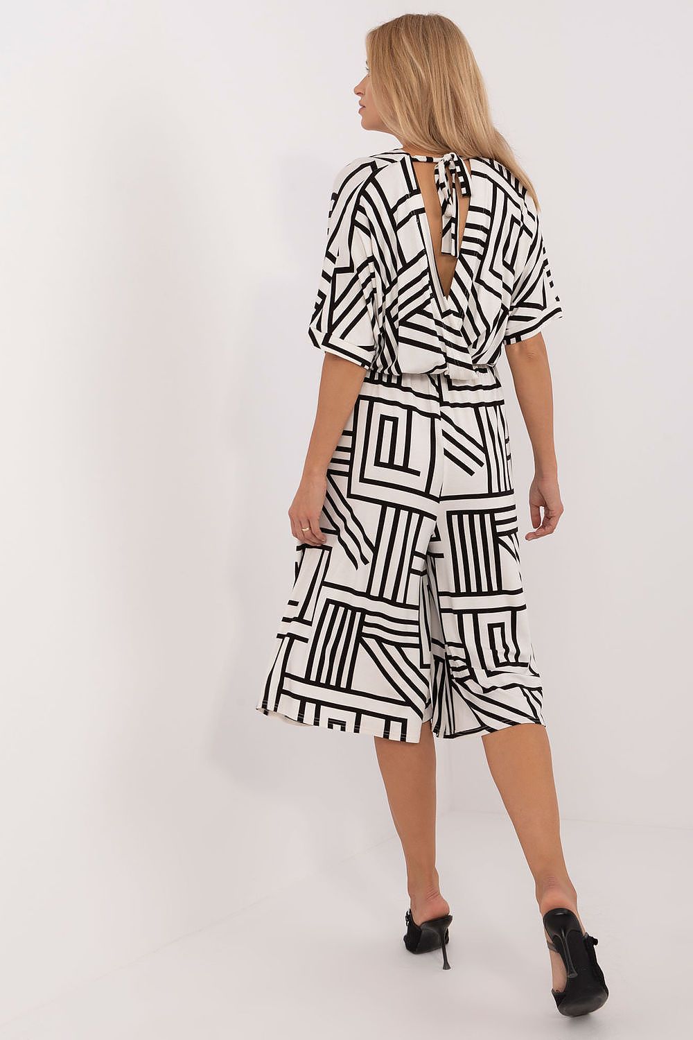 Dress Lakerta til dame fra MS StyleHaven; laget av Viskose; farge Svart; størrelse S/M; med short ermer; perfekt til dress