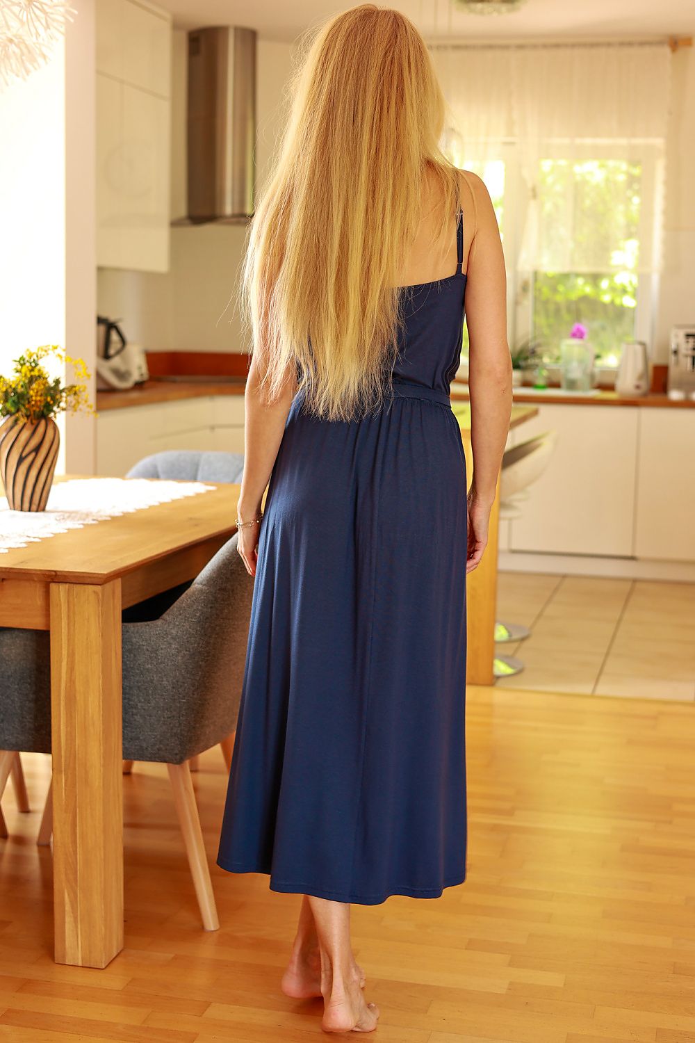 Dagkjole Mirale til dame fra MS StyleHaven, laget av Viskose; Elastan, farge Marineblå, størrelse L, med spaghetti-strap; sleeveless; long ermer