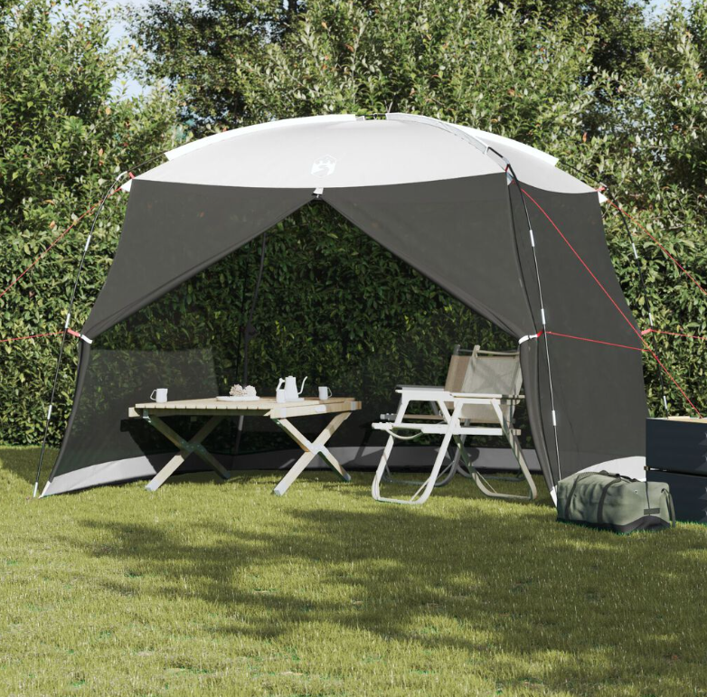 Finn campingutstyr som telt, liggeunderlag, myggnett, stormkjøkken og mer. Utstyrt for komfort, sikkerhet og eventyr – enten du camper i skogen eller ved sjøen.