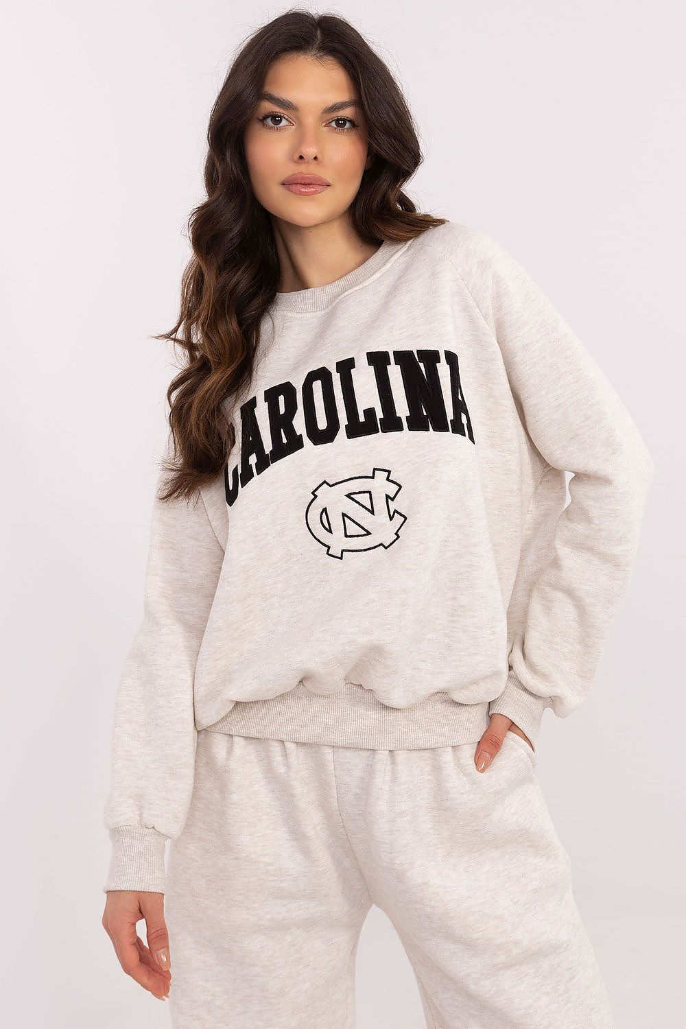 Soft, stylish women’s sweatshirts – perfect for casual days or layering in any season. Shop oversized, cropped, or classic fits in trending colors. Velg mellom oversized, cropped eller klassiske modeller i moderne farger