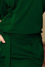 Cassie-kjole – elegant rød kjole med hals, lommer og binding | Limited Edition til dame fra MS StyleHaven, laget av Bomull, farge Grønn, størrelse L, med short; 3-4 ermer, perfekt til casual; dress