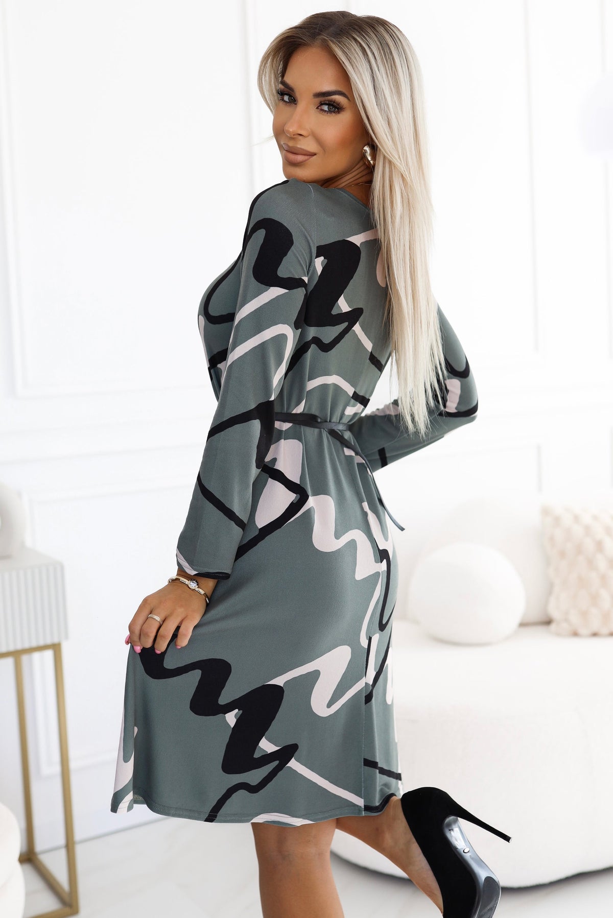 Olivenbeige trapes genserkjole til dame fra MS StyleHaven, laget av polyester, farge beige 3, størrelse 2XL/3XL, med long ermer, perfekt til casual; dress