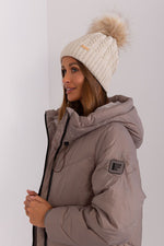 Oppdag vårt utvalg av stilfulle Beige 2 Cap Rue Paris til dame i ulike størrelser og kvalitetsmaterialer - perfekte til jobb, fritid og alle dager. Rask levering og gode priser hos MS Stylehaven. se mer!