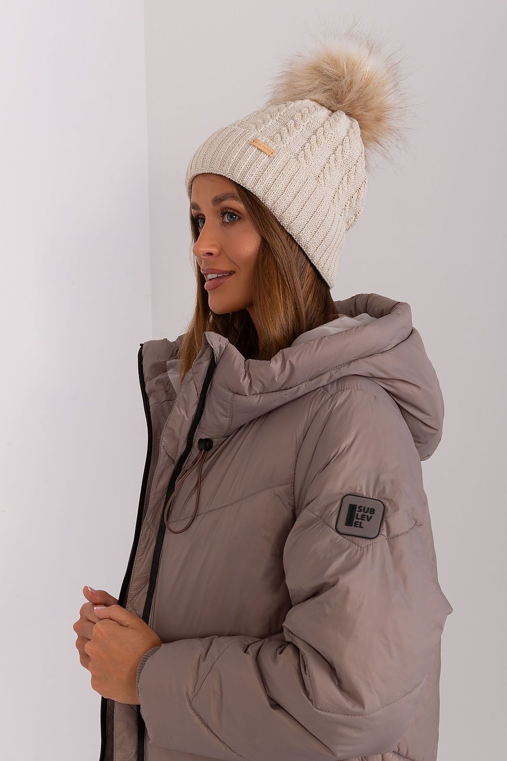 Oppdag vårt utvalg av stilfulle Beige 2 Cap Rue Paris til dame i ulike størrelser og kvalitetsmaterialer - perfekte til jobb, fritid og alle dager. Rask levering og gode priser hos MS Stylehaven. se mer!