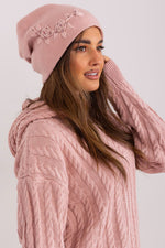 Oppdag vårt utvalg av stilfulle  Cap- AT til dame i ulike størrelser og kvalitetsmaterialer – perfekte til jobb; fritid og alle dager. Rask levering og gode priser hos MS Stylehaven. se mer!