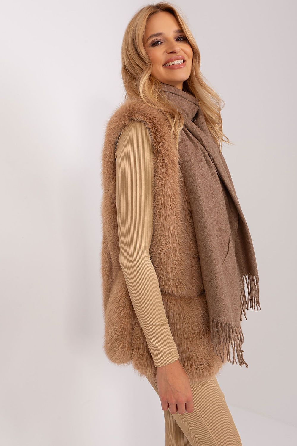  Shawl model 187604 Wool Fashion Italia 