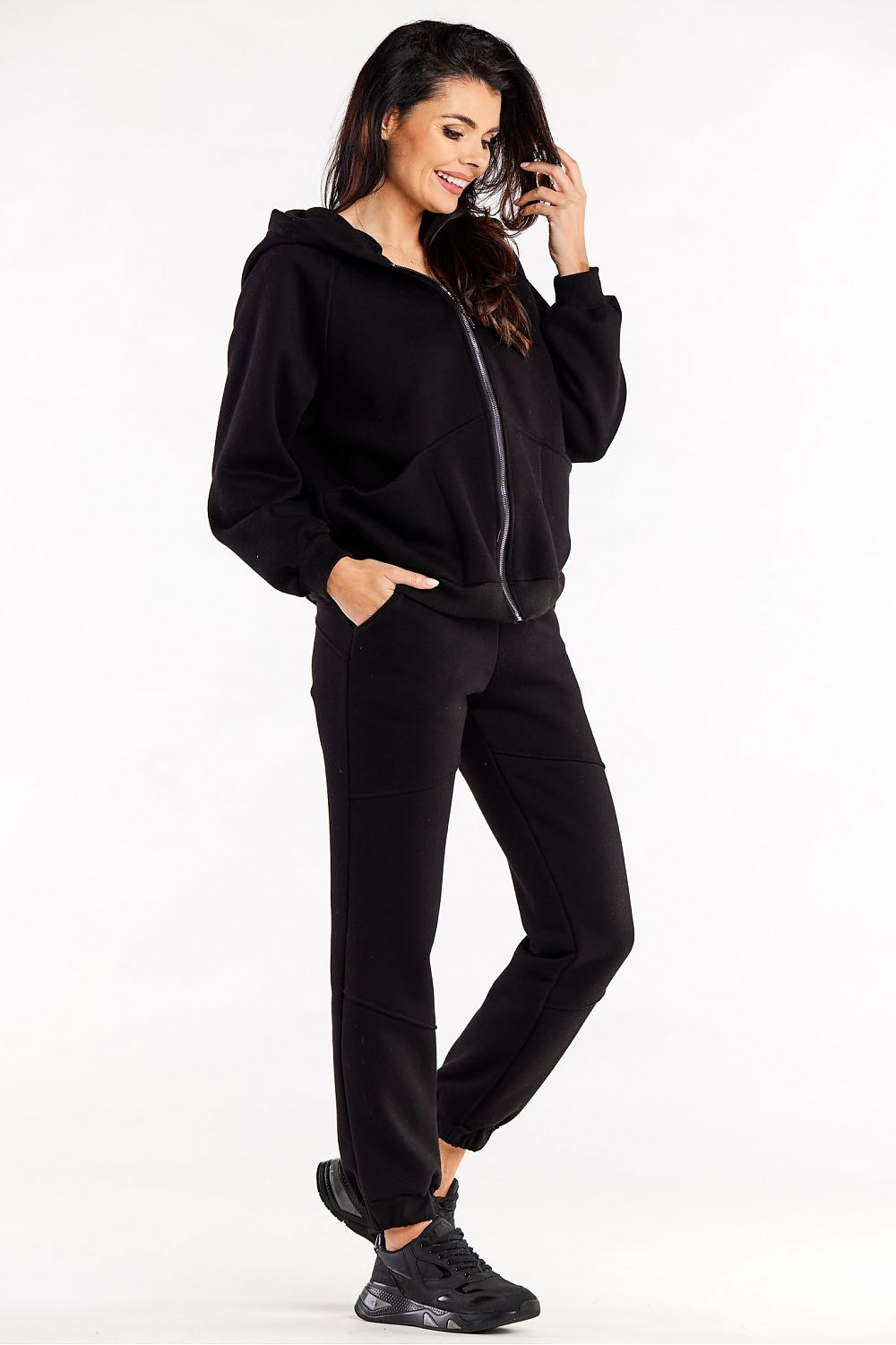 Oppdag vårt utvalg av stilfulle Svart Treningsbukser Infinite You til dame i ulike størrelser og kvalitetsmaterialer – perfekte til jobb; fritid og alle dager. Rask levering og gode priser hos MS Stylehaven. se mer!