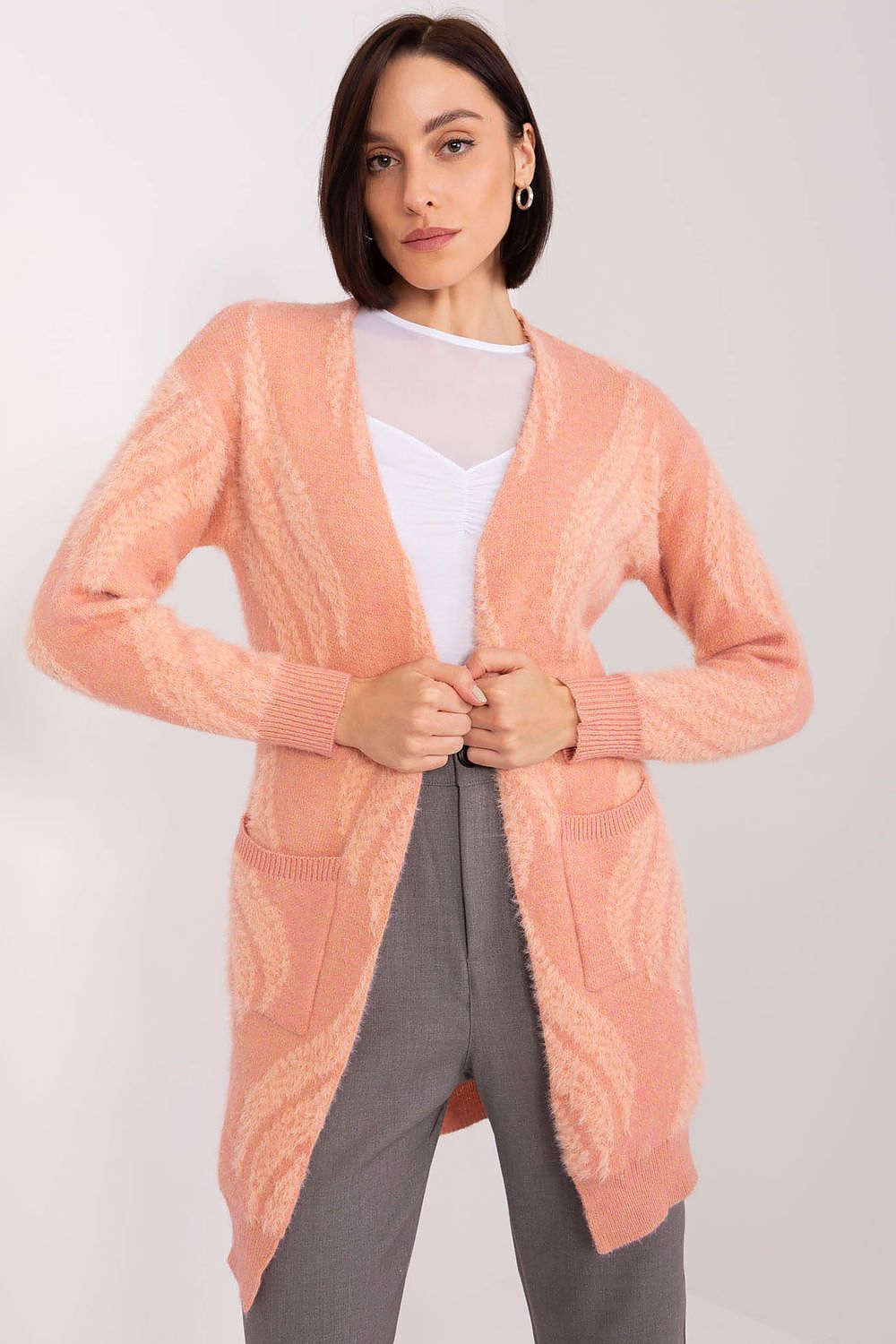 Oppdag vårt utvalg av stilfulle Rosa Cardigan AT til dame i ulike størrelser og kvalitetsmaterialer - perfekte til jobb, fritid og alle dager. Rask levering og gode priser hos MS Stylehaven. se mer!