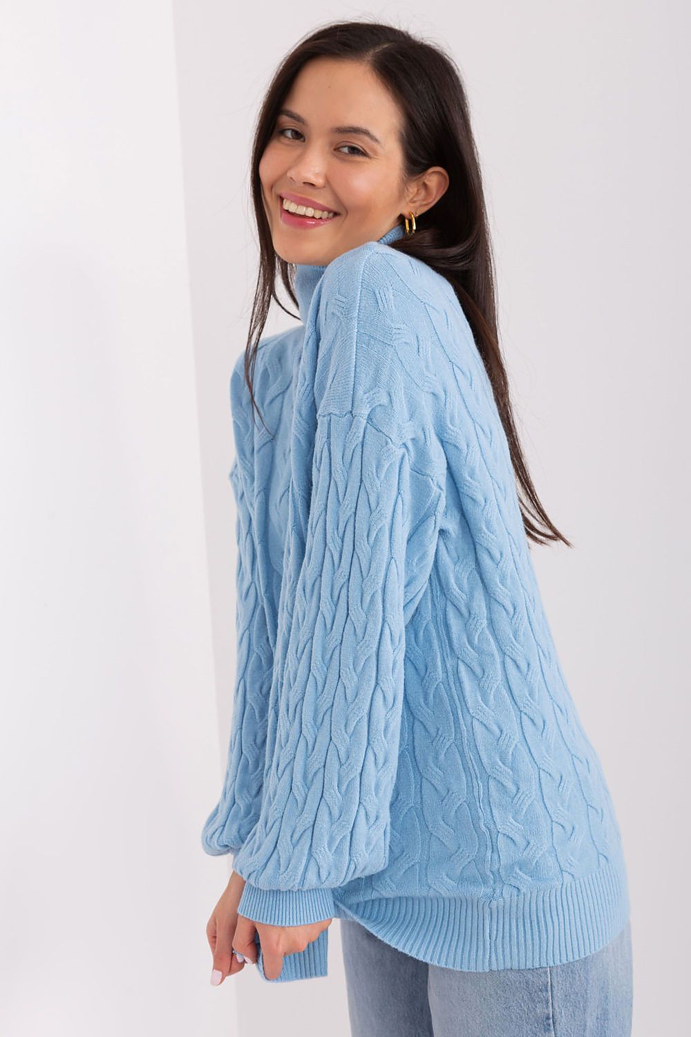 Oppdag vårt utvalg av stilfulle  Høyhalset krage AT til dame i ulike størrelser og kvalitetsmaterialer – perfekte til jobb, fritid og alle dager. Rask levering og gode priser hos MS Stylehaven. se mer!