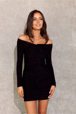 Glitrende off-shoulder minikjole - Roco Fashion fra MS StyleHaven, størrelse 38, med long, bukselengde long, kjolelengde mini, kjolestil sheath
