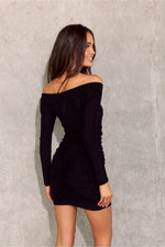 Glitrende off-shoulder minikjole - Roco Fashion fra MS StyleHaven, størrelse 40, med long, bukselengde long, kjolelengde mini, kjolestil sheath