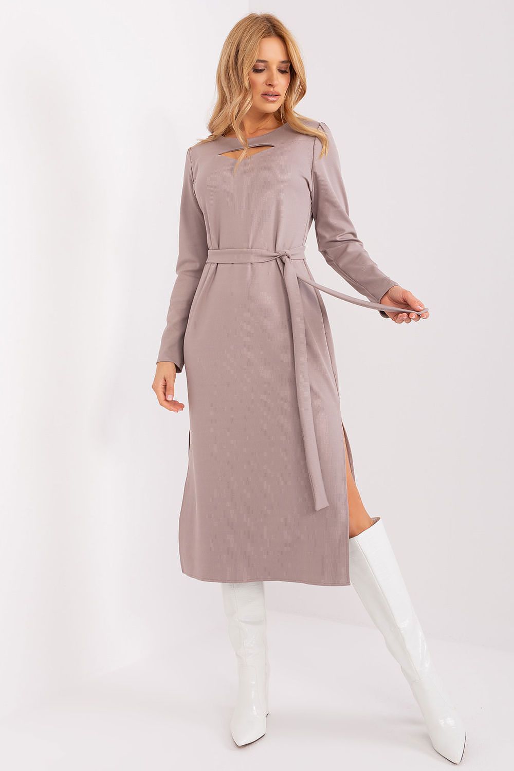 Elegant Lakerta Ribbed Midi-kjole til dame fra MS StyleHaven, laget av Bomull; polyester; Elastan, farge beige, størrelse S/M, med long ermer, midi lengde, kjolestil a-line, perfekt til casual; dress