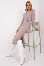 Elegant Lakerta Ribbed Midi-kjole til dame fra MS StyleHaven, laget av Bomull; polyester; Elastan, farge beige, størrelse L/XL, med long ermer, perfekt til casual; dress