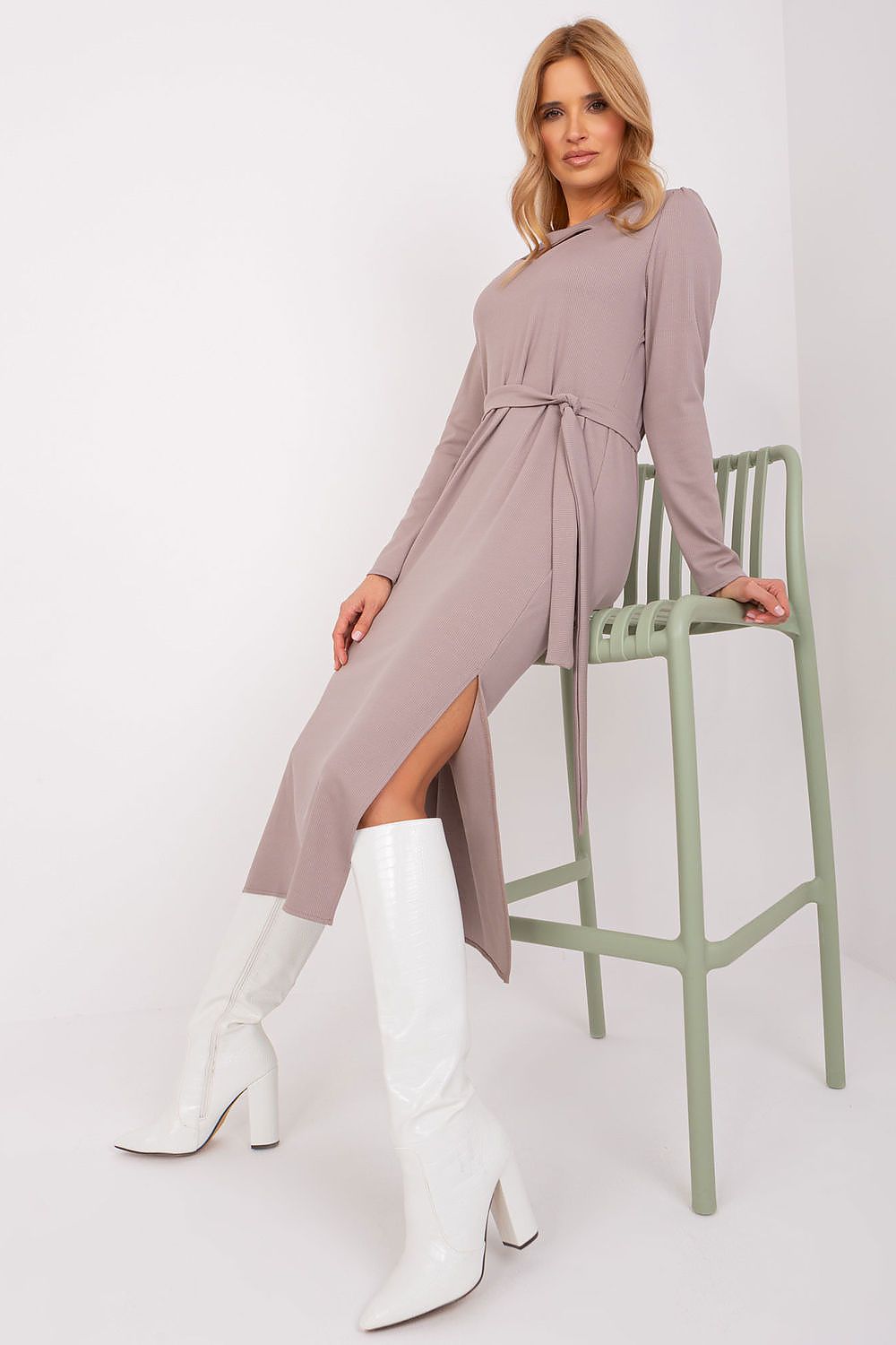 Elegant Lakerta Ribbed Midi-kjole til dame fra MS StyleHaven, laget av Bomull; polyester; Elastan, farge beige, størrelse L/XL, med long ermer, perfekt til casual; dress