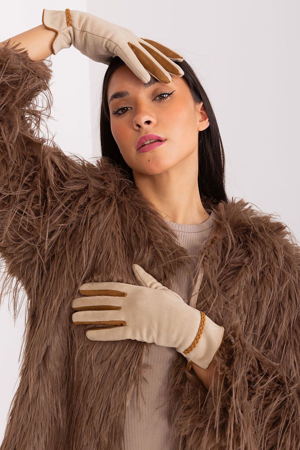 at handschuhe Entdecken Sie Handschuhe von AT – Vervollständigen Sie Ihre Garderobe mit Handschuhen von AT. Kaufen Sie noch heute Ihr neues Lieblingsmodell! – MS StyleHaven