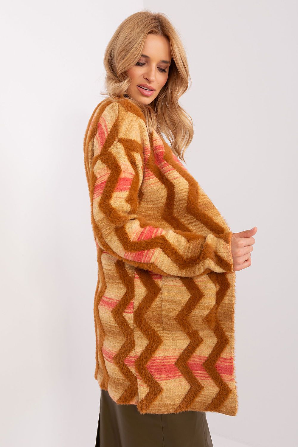 Oppdag vårt utvalg av stilfulle Blå Cardigan - AT til dame i ulike størrelser og kvalitetsmaterialer - perfekte til jobb; fritid og alle dager. Rask levering og gode priser hos MS Stylehaven. se mer!