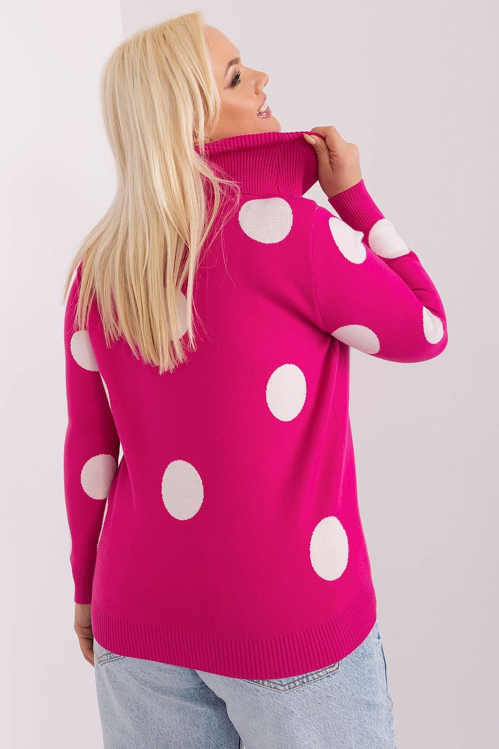 Høyhalset damegenser med prikker plus size FP til dame fra MS StyleHaven, størrelse 2XL/3XL, med long, bukselengde long, kjolelengde mini, kjolestil wrap; a-line