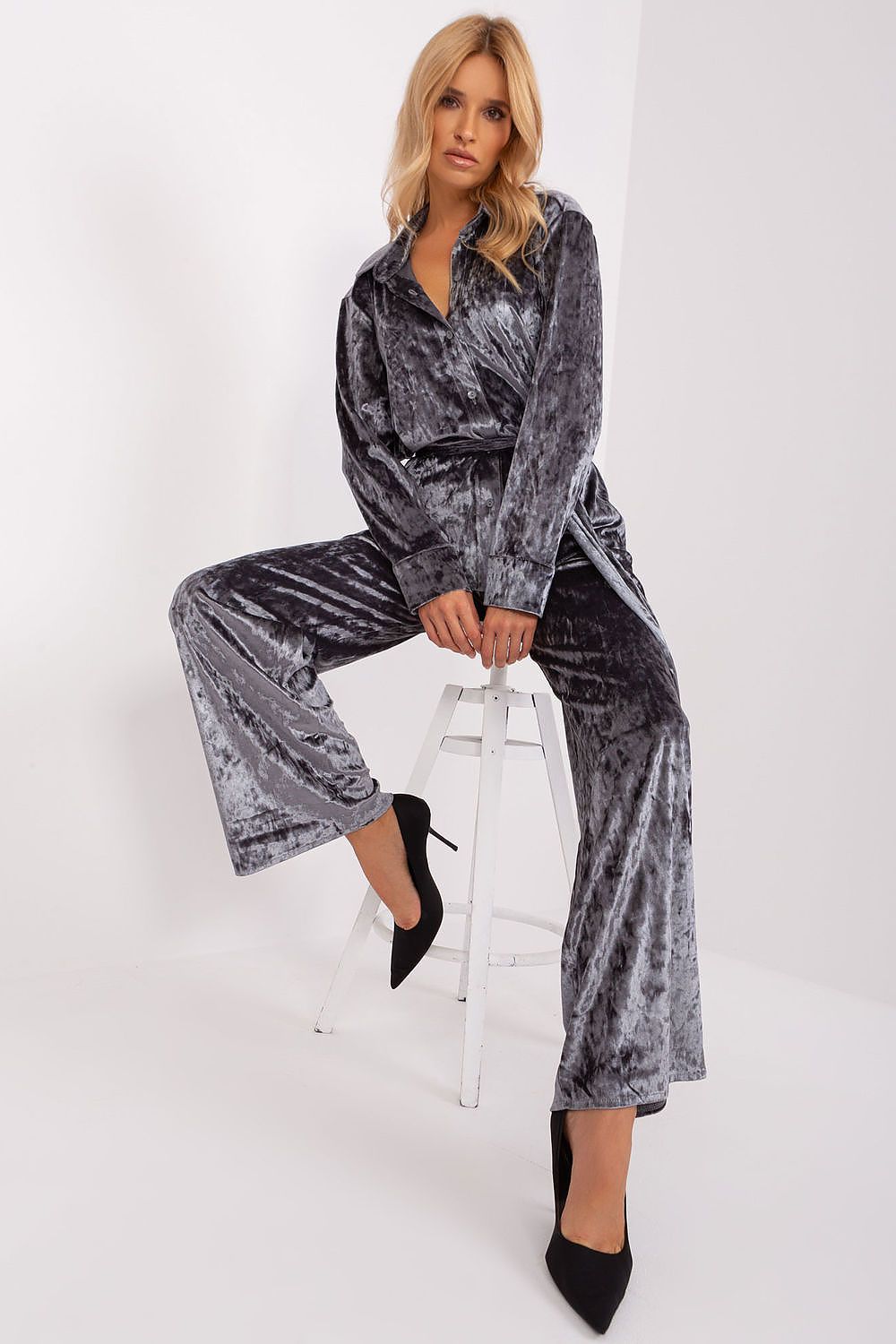 Lakerta veloursett i 2 deler til dame fra MS StyleHaven, laget av Velur; Bomull; polyester, farge Grå, størrelse S/M, med 45720 ermer, perfekt til casual; dress