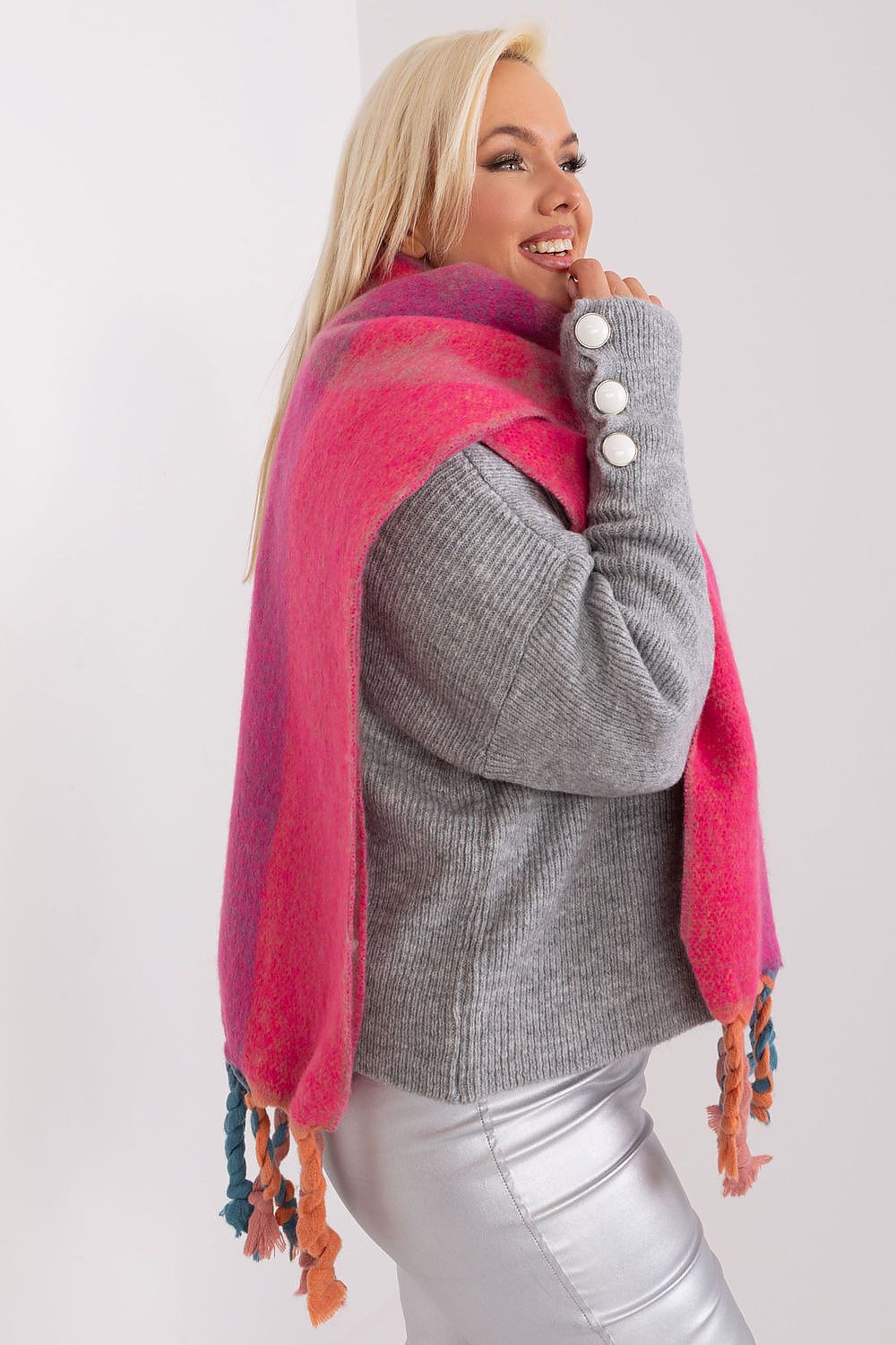 Oppdag vårt utvalg av stilfulle  Sjal - AT til dame i ulike størrelser og kvalitetsmaterialer – perfekte til jobb; fritid og alle dager. Rask levering og gode priser hos MS Stylehaven. se mer!