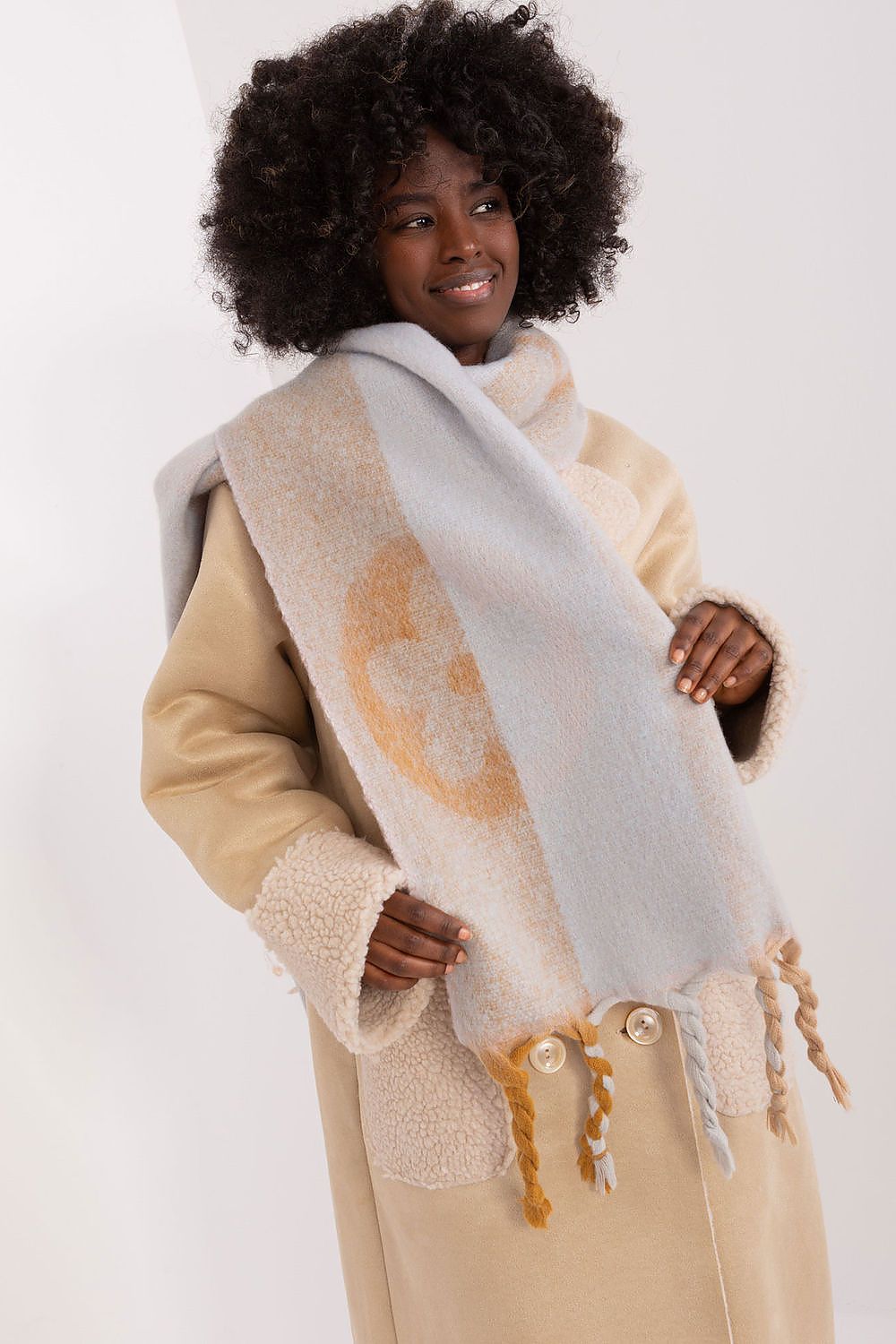 Oppdag vårt utvalg av stilfulle  Sjal - AT til dame i ulike størrelser og kvalitetsmaterialer – perfekte til jobb; fritid og alle dager. Rask levering og gode priser hos MS Stylehaven. se mer!