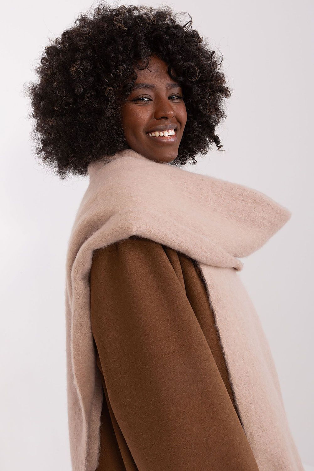 Oppdag vårt utvalg av stilfulle  Sjal - AT til dame i ulike størrelser og kvalitetsmaterialer – perfekte til jobb; fritid og alle dager. Rask levering og gode priser hos MS Stylehaven. se mer!