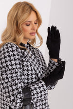 Oppdag vårt utvalg av stilfulle Rød Hansker AT til dame i ulike størrelser og kvalitetsmaterialer – perfekte til jobb, fritid og alle dager. Rask levering og gode priser hos MS Stylehaven. se mer!