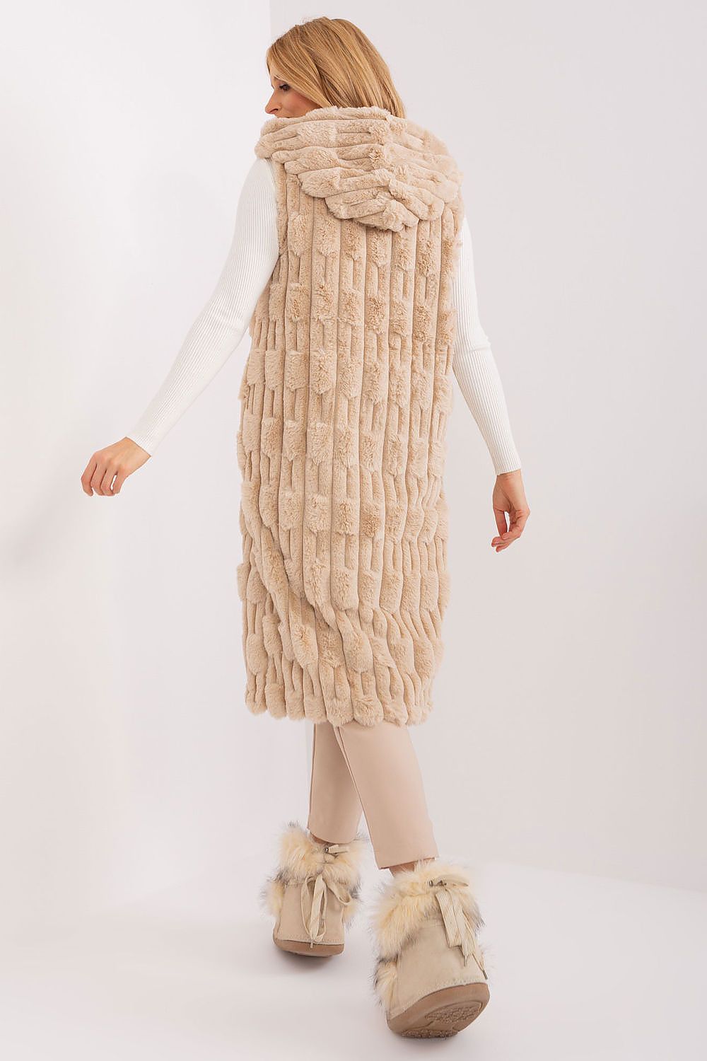 Oppdag vårt utvalg av stilfulle Beige Vest - AT til dame i ulike størrelser og kvalitetsmaterialer – perfekte til jobb; fritid og alle dager. Rask levering og gode priser hos MS Stylehaven. se mer!