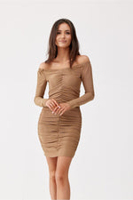 Glitrende off-shoulder minikjole - Roco Fashion fra MS StyleHaven, størrelse 40, med long, bukselengde long, kjolelengde mini, kjolestil sheath