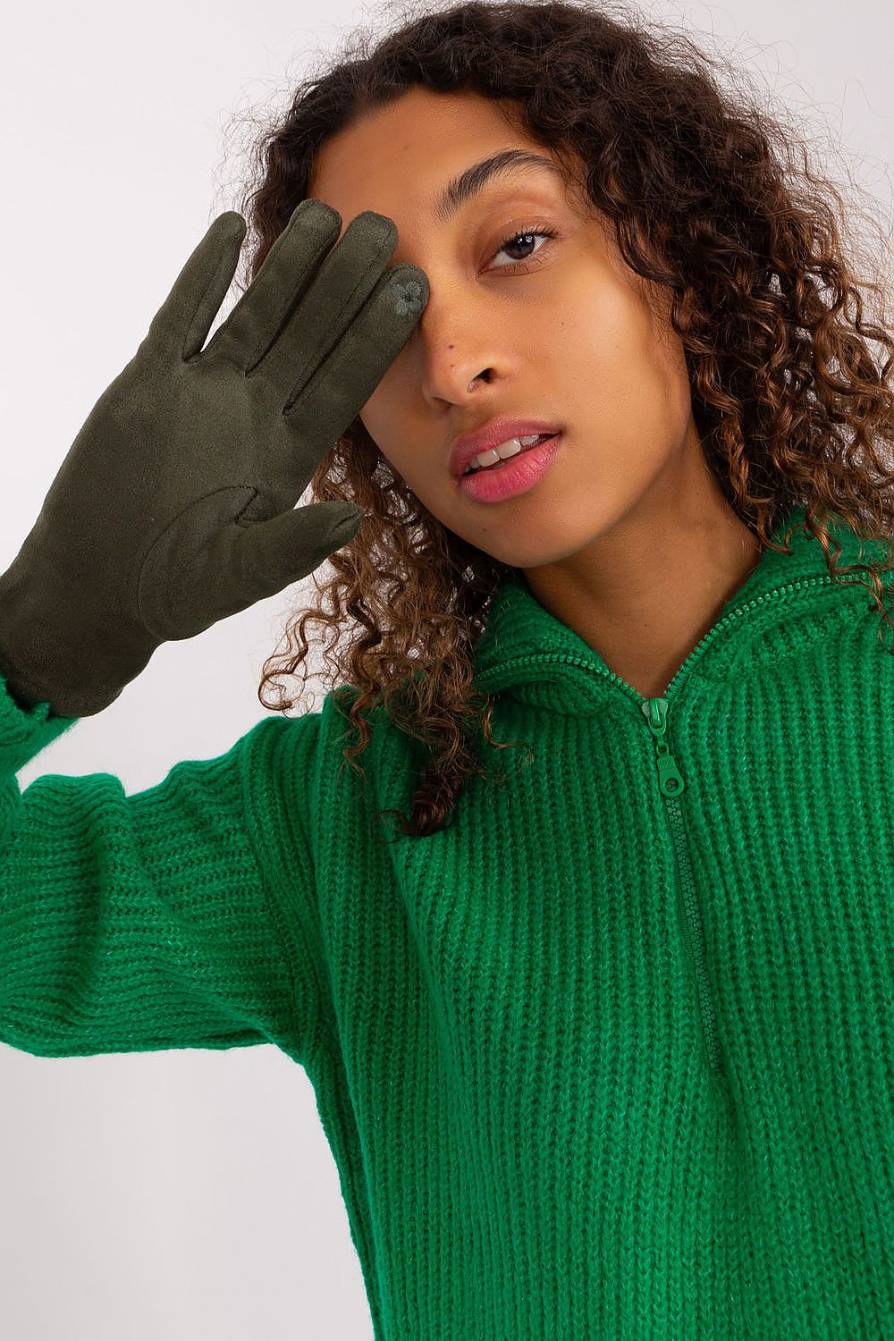 Oppdag vårt utvalg av stilfulle  Hansker - AT til dame i ulike størrelser og kvalitetsmaterialer – perfekte til jobb; fritid og alle dager. Rask levering og gode priser hos MS Stylehaven. se mer!