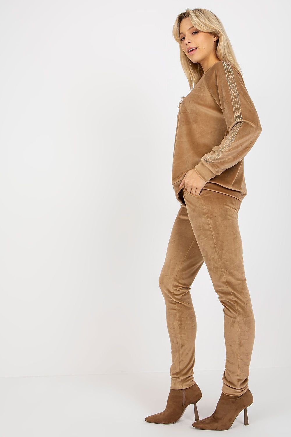 Sett - Relevance til dame fra MS StyleHaven, laget av Viskose, farge Brun, størrelse S/M, med 45720 ermer, perfekt til casual; dress