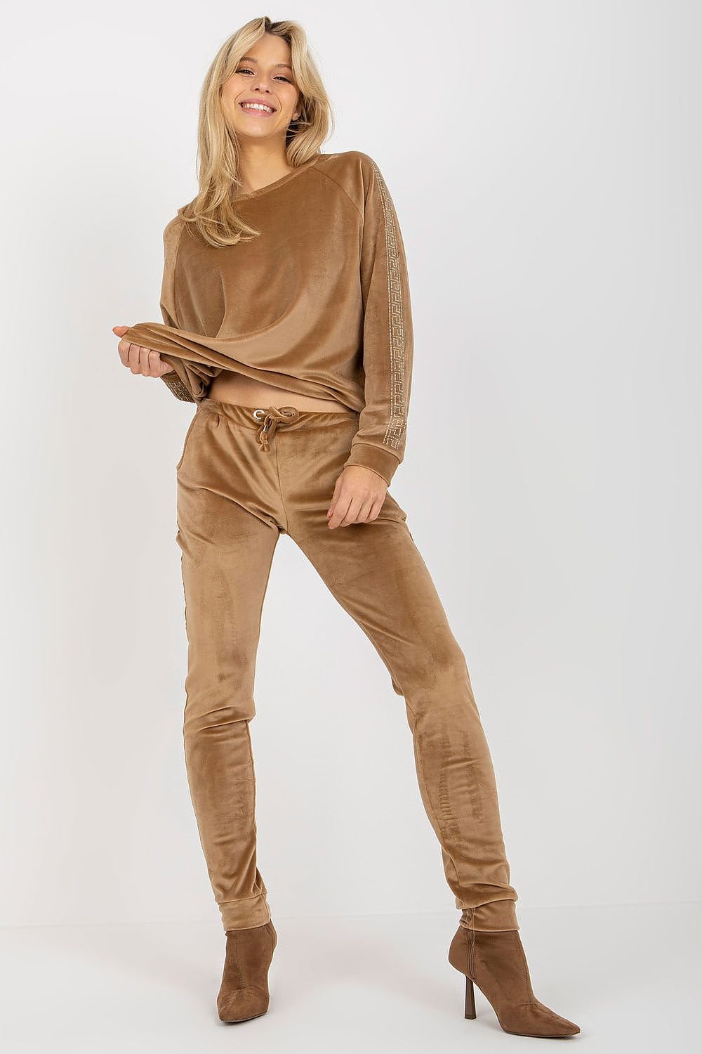 Sett - Relevance til dame fra MS StyleHaven, laget av Viskose, farge Brun, størrelse S/M, med 45720 ermer, perfekt til casual; dress