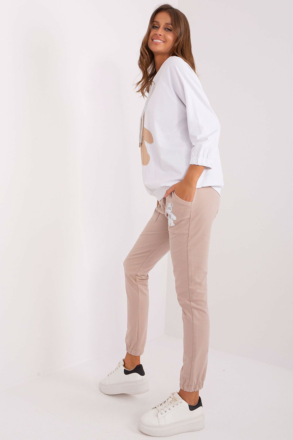 Oppdag vårt utvalg av stilfulle  Sett - Relevans til dame i ulike størrelser og kvalitetsmaterialer – perfekte til jobb; fritid og alle dager. Rask levering og gode priser hos MS Stylehaven. se mer!