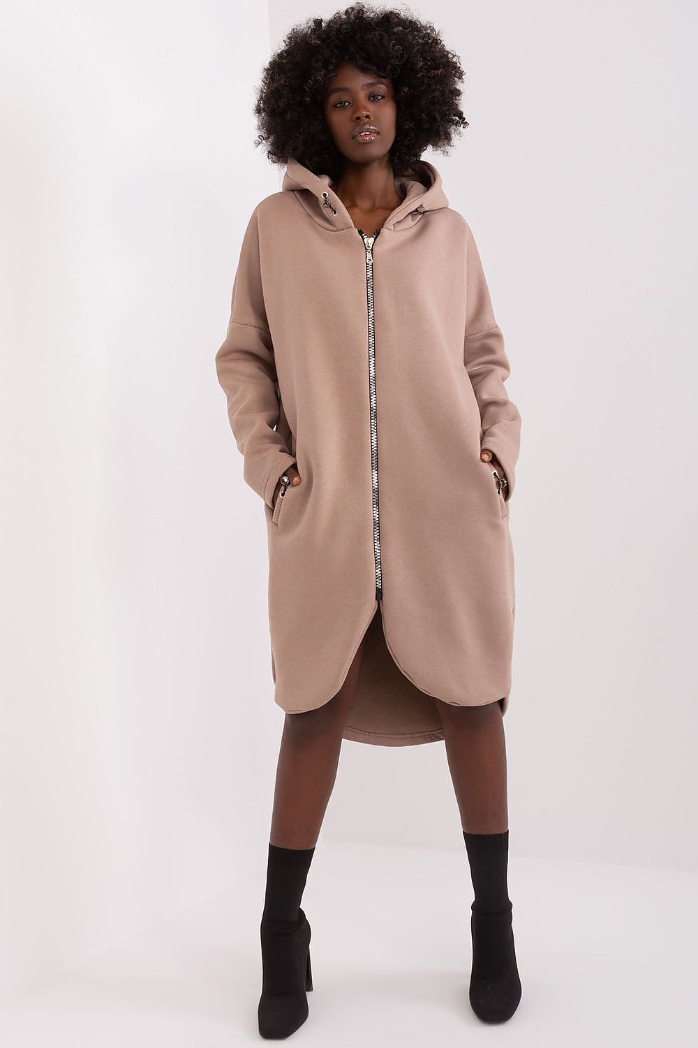 Oppdag vårt utvalg av stilfulle Marineblå Genser - Relevans til dame i ulike størrelser og kvalitetsmaterialer – perfekte til jobb; fritid og alle dager. Rask levering og gode priser hos MS Stylehaven. se mer!