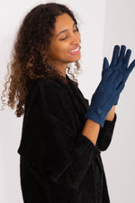 Oppdag vårt utvalg av stilfulle  Hansker - AT til dame i ulike størrelser og kvalitetsmaterialer – perfekte til jobb; fritid og alle dager. Rask levering og gode priser hos MS Stylehaven. se mer!