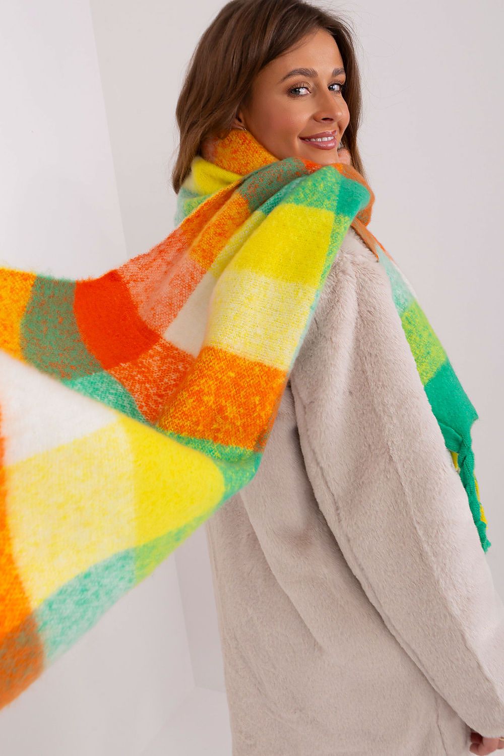 Oppdag vårt utvalg av stilfulle  Sjal AT til dame i ulike størrelser og kvalitetsmaterialer – perfekte til jobb, fritid og alle dager. Rask levering og gode priser hos MS Stylehaven. se mer!