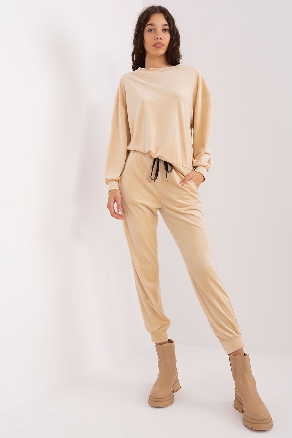 Oppdag vårt utvalg av stilfulle  Sett Italia Moda til dame i ulike størrelser og kvalitetsmaterialer – perfekte til jobb, fritid og alle dager. Rask levering og gode priser hos MS Stylehaven. se mer!