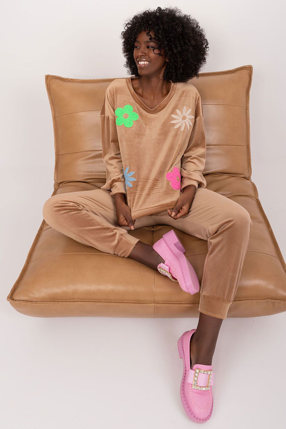 Oppdag vårt utvalg av stilfulle Rosa 2 Sett Italia Moda til dame i ulike størrelser og kvalitetsmaterialer – perfekte til jobb, fritid og alle dager. Rask levering og gode priser hos MS Stylehaven. se mer!